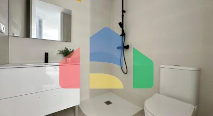 Недавно построенные двухквартирные дома на одну семью