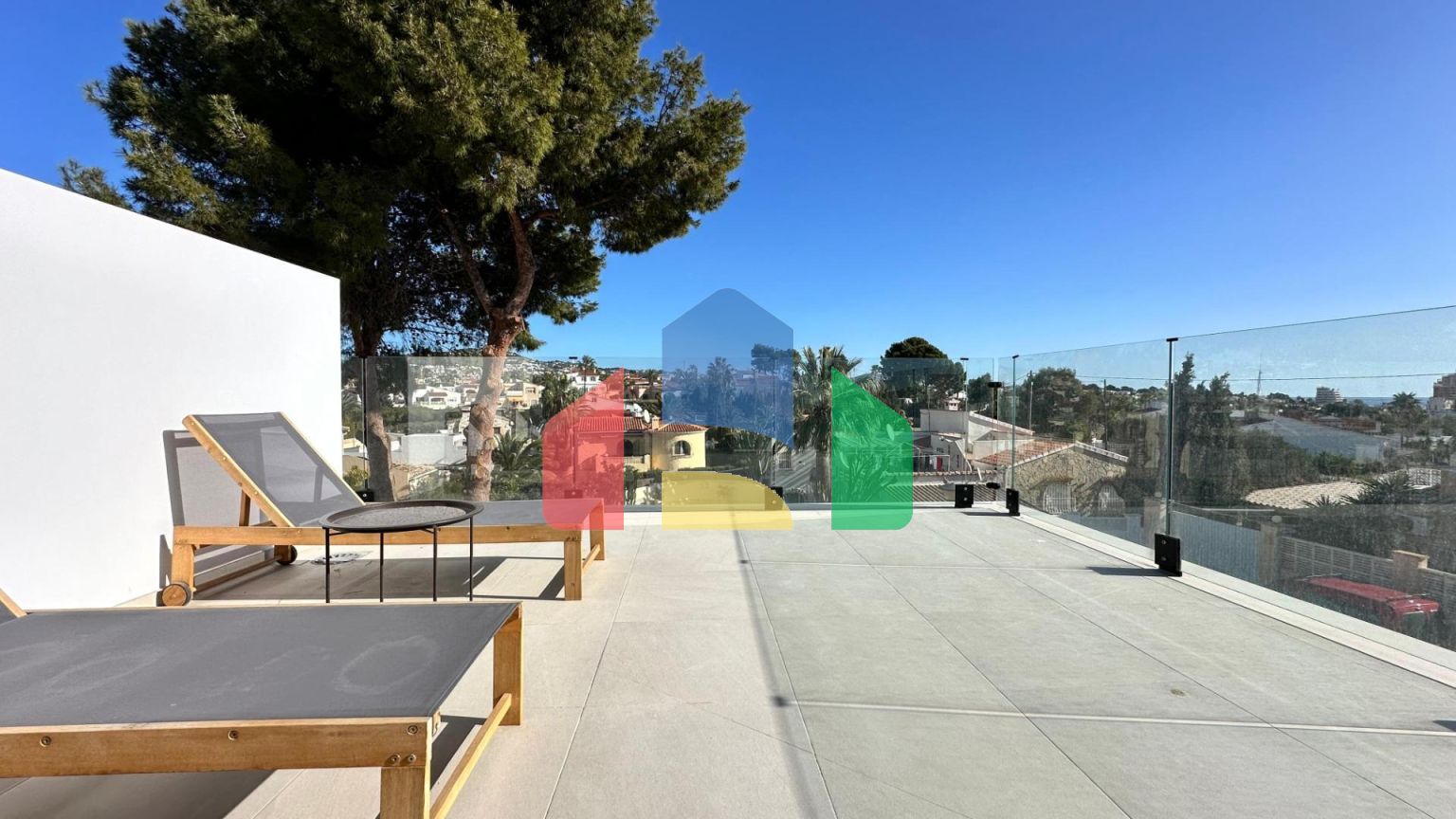 Недавно построенные двухквартирные дома на одну семью