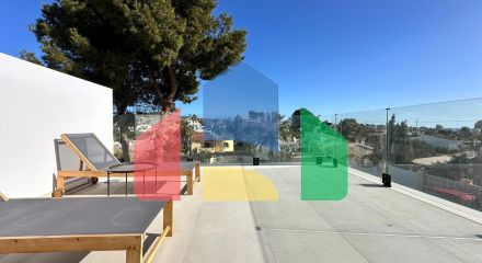 Недавно построенные двухквартирные дома на одну семью