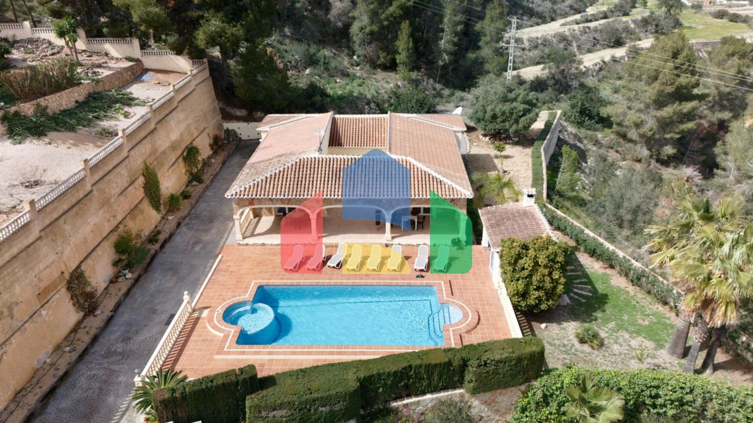 Эксклюзивная средиземноморская вилла в Кальпе с большим бассейном и панорамным видом