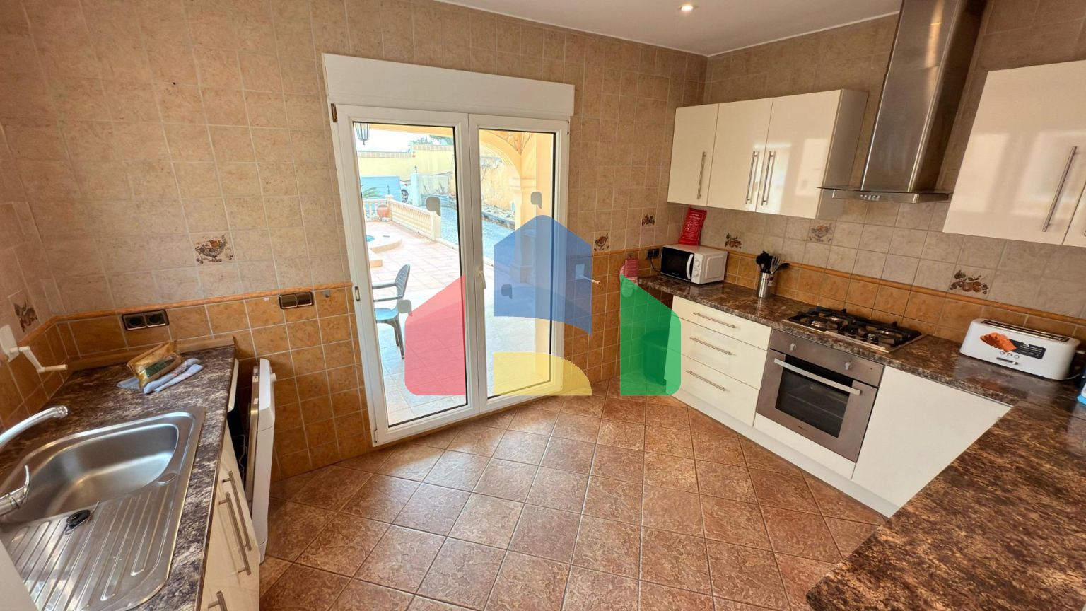 Эксклюзивная средиземноморская вилла в Кальпе с большим бассейном и панорамным видом