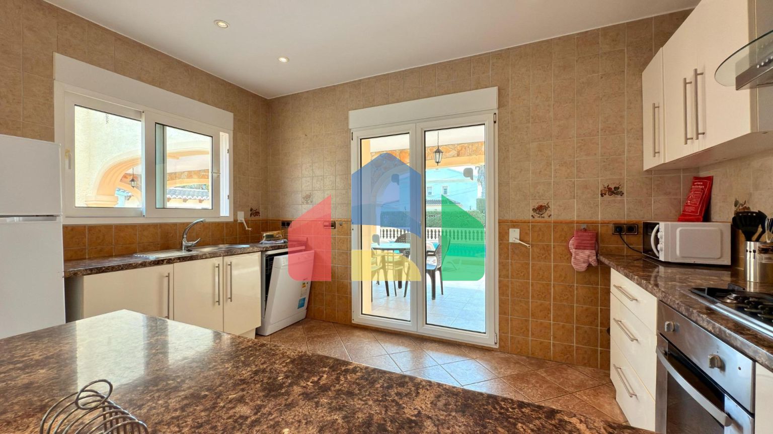 Эксклюзивная средиземноморская вилла в Кальпе с большим бассейном и панорамным видом