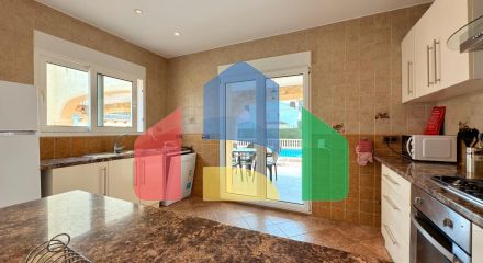 Эксклюзивная средиземноморская вилла в Кальпе с большим бассейном и панорамным видом