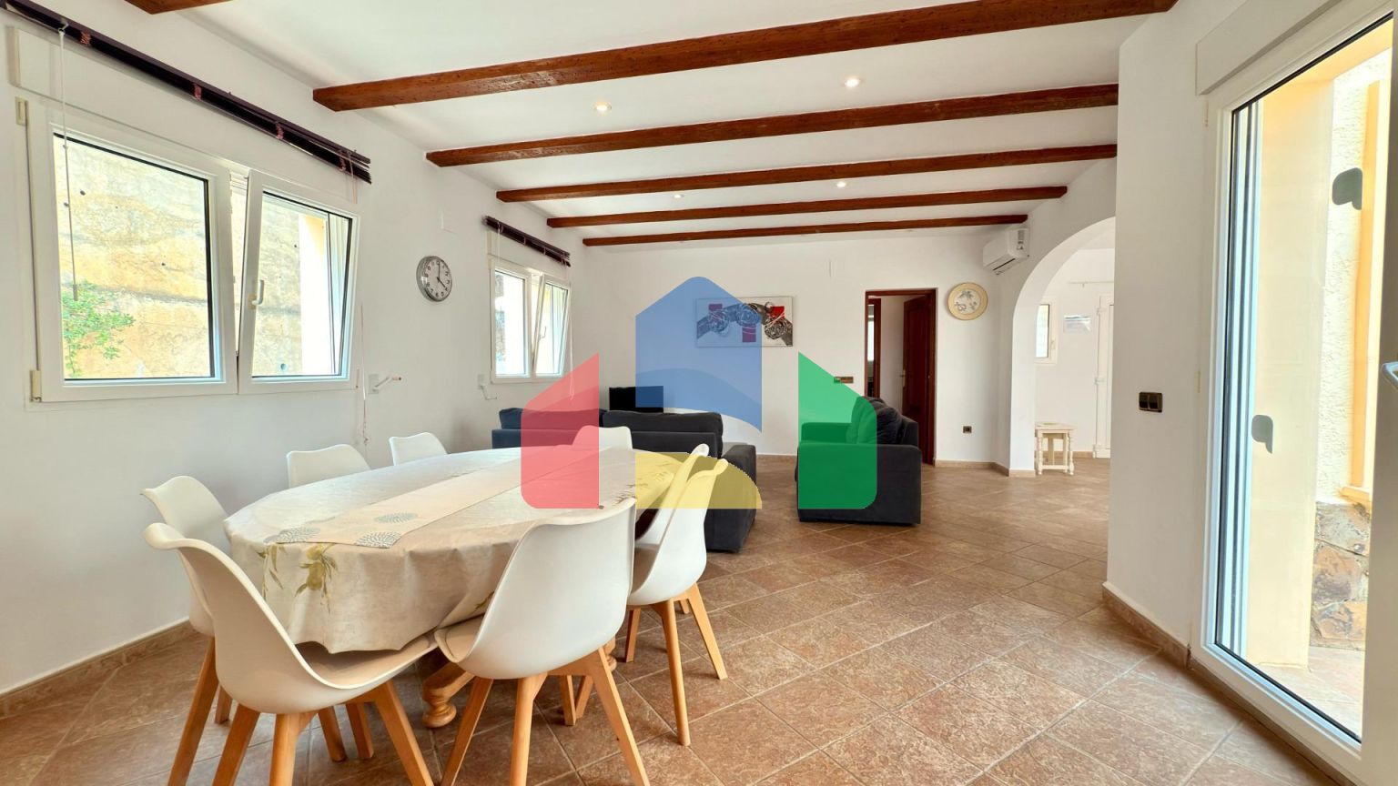 Эксклюзивная средиземноморская вилла в Кальпе с большим бассейном и панорамным видом