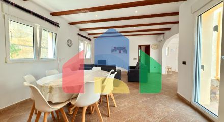 Эксклюзивная средиземноморская вилла в Кальпе с большим бассейном и панорамным видом