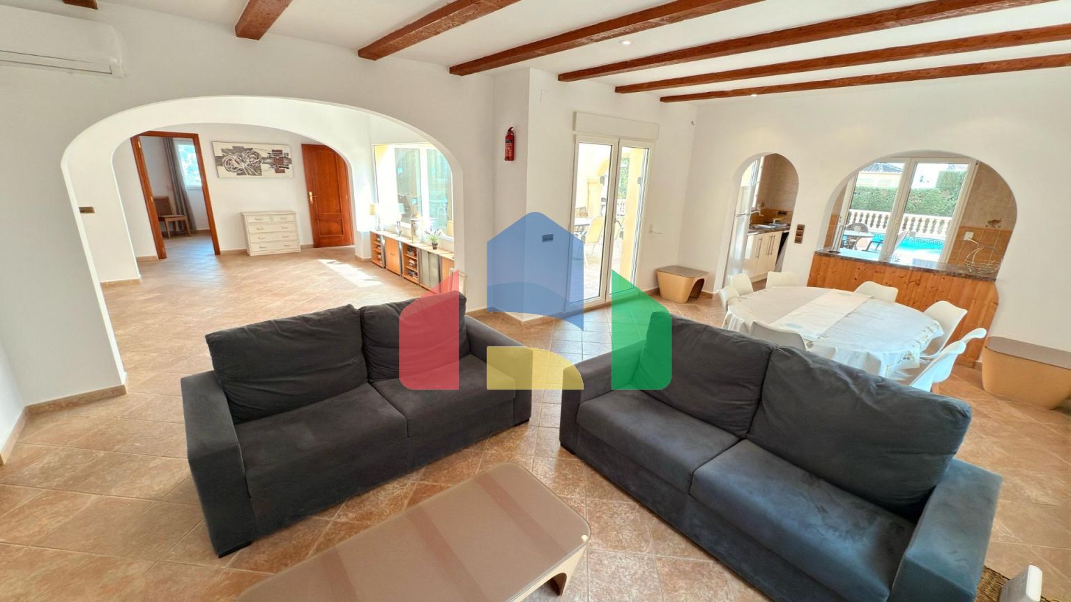 Эксклюзивная средиземноморская вилла в Кальпе с большим бассейном и панорамным видом