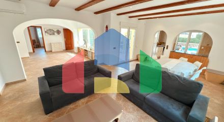 Эксклюзивная средиземноморская вилла в Кальпе с большим бассейном и панорамным видом