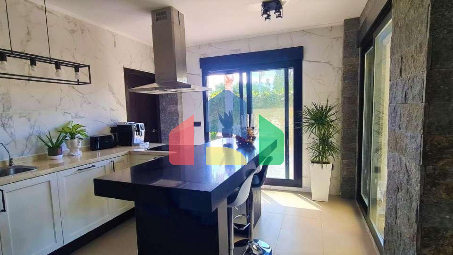 ВИЛЛА В КАЛЬПЕ НА ПРОДАЖУ