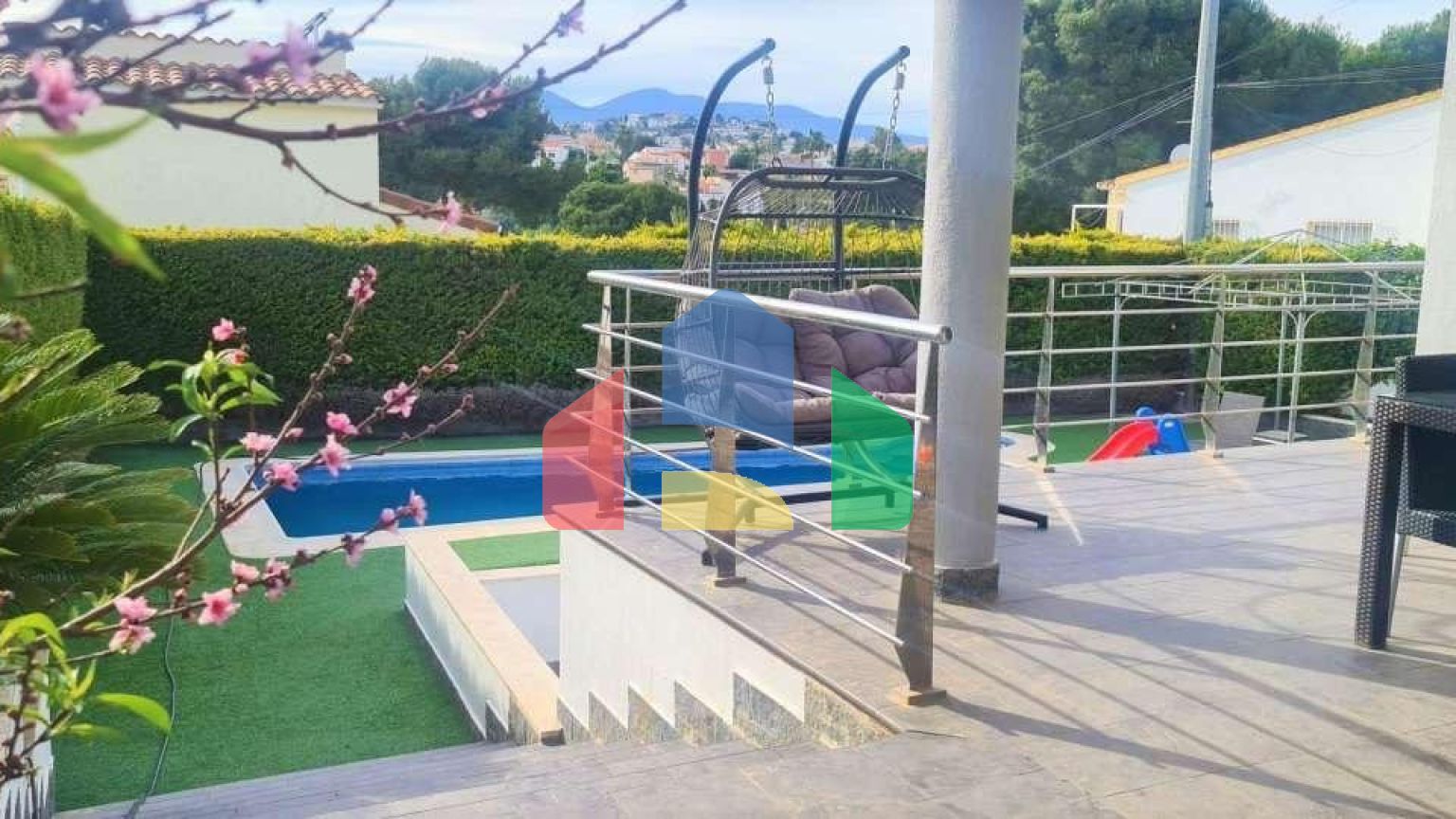 ВИЛЛА В КАЛЬПЕ НА ПРОДАЖУ