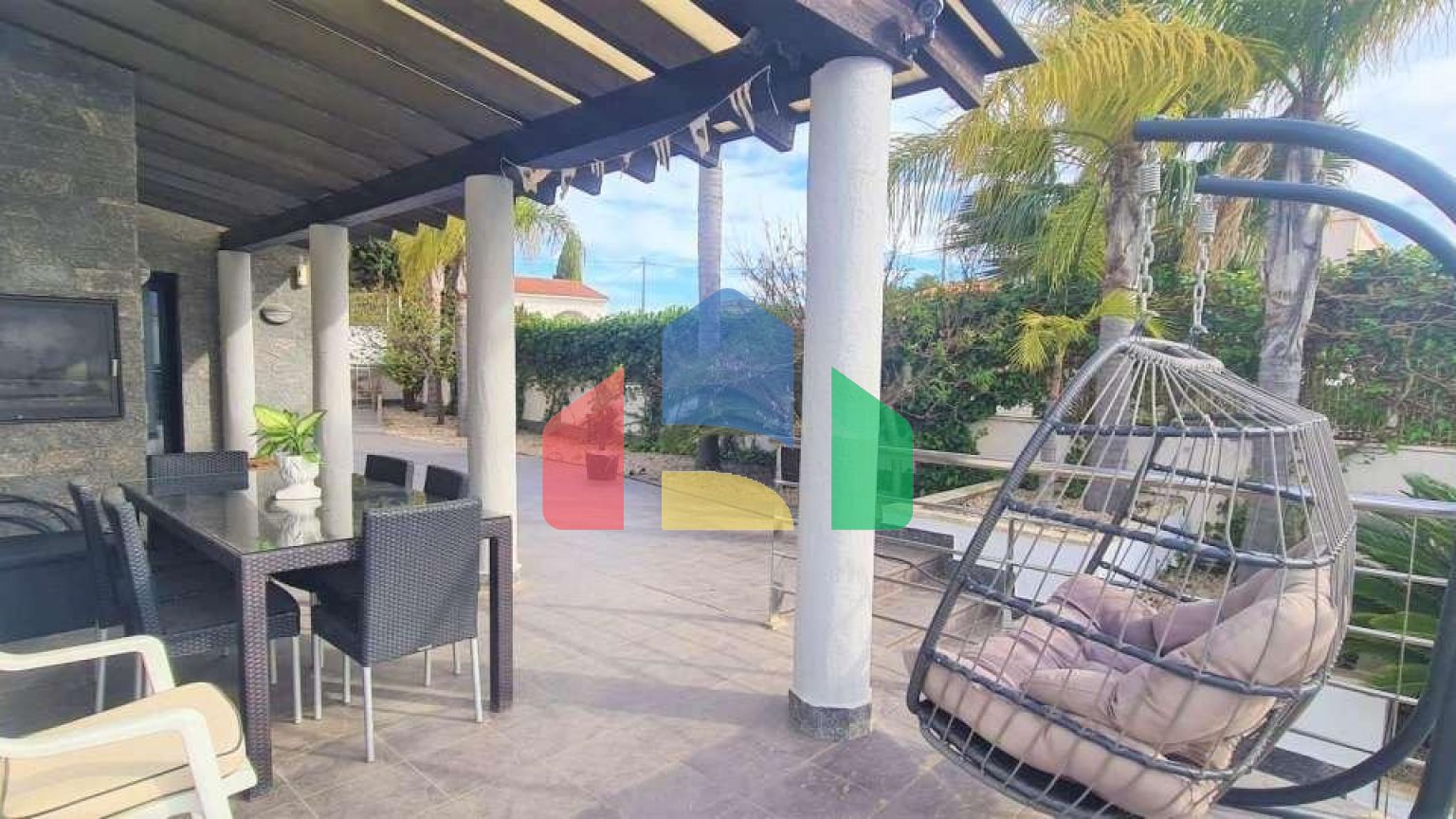 ВИЛЛА В КАЛЬПЕ НА ПРОДАЖУ