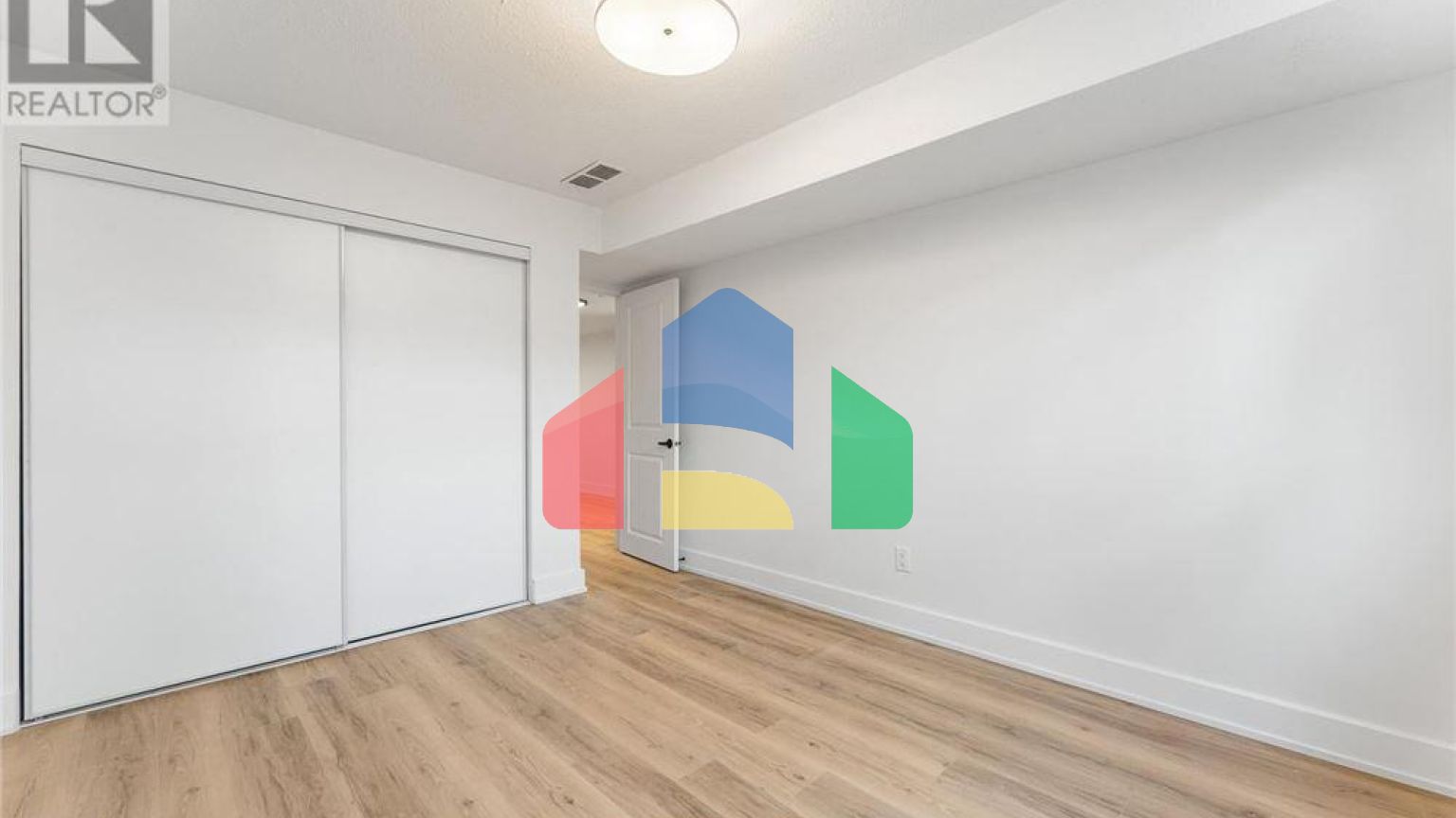 Residential - Single Family Home - Ottawa, Canada - Canada