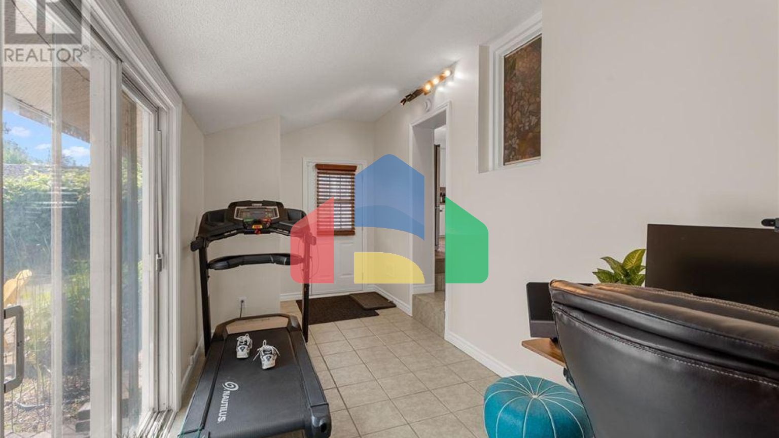 Residential - Single Family Home - Ottawa, Canada - Canada