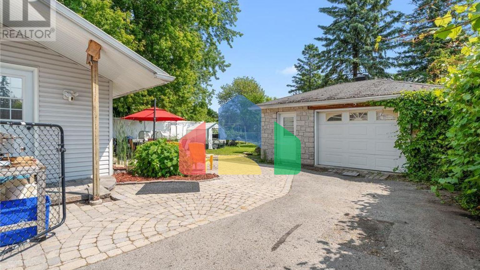 Residential - Single Family Home - Ottawa, Canada - Canada