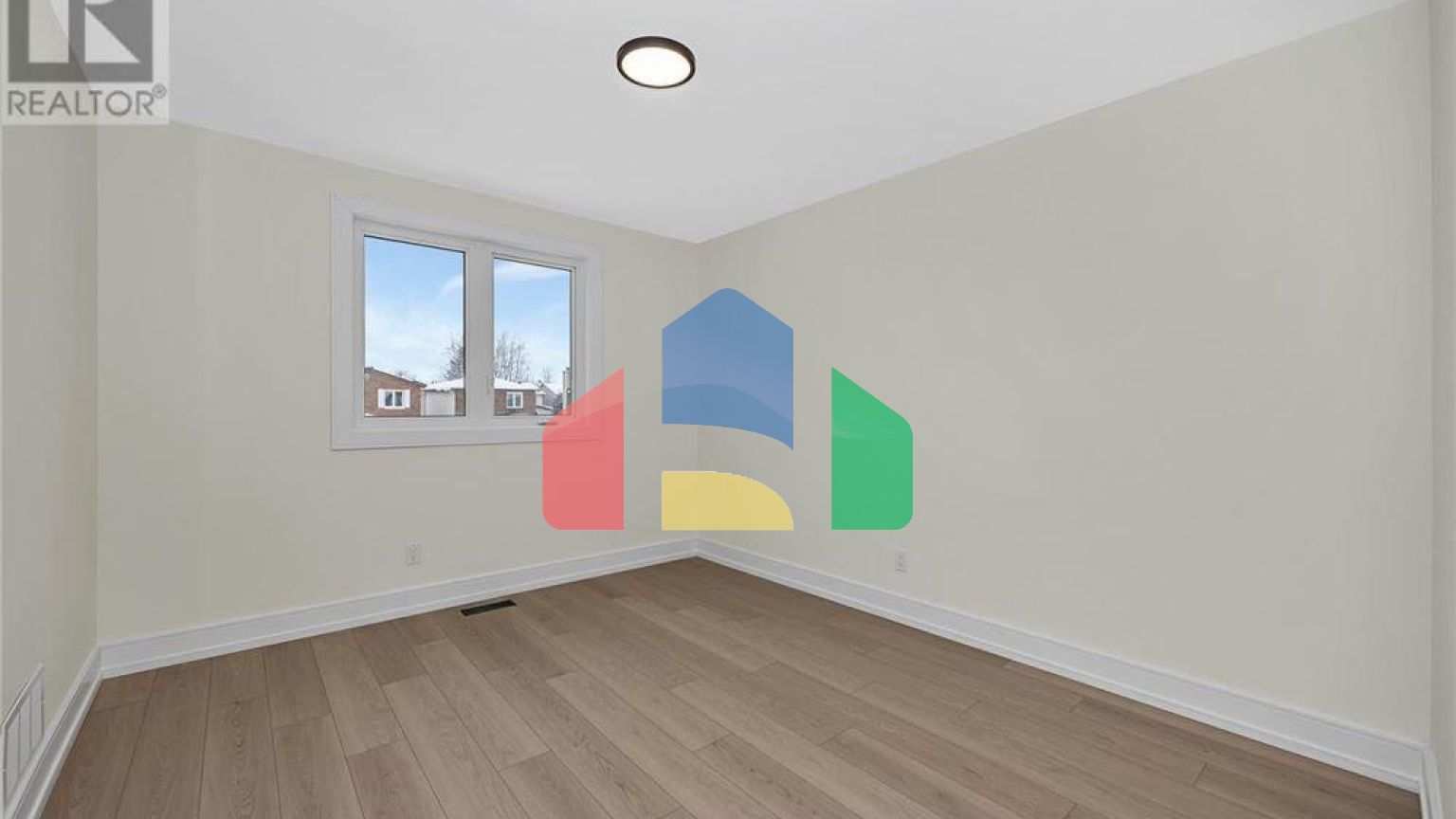 Residential - Single Family Home - Ottawa, Canada - Canada