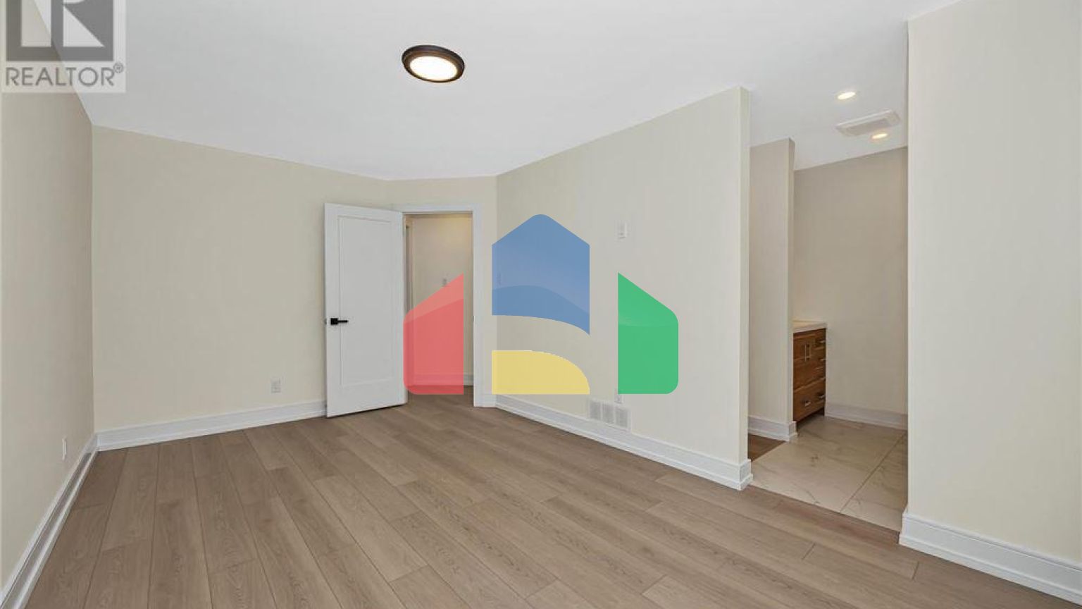 Residential - Single Family Home - Ottawa, Canada - Canada