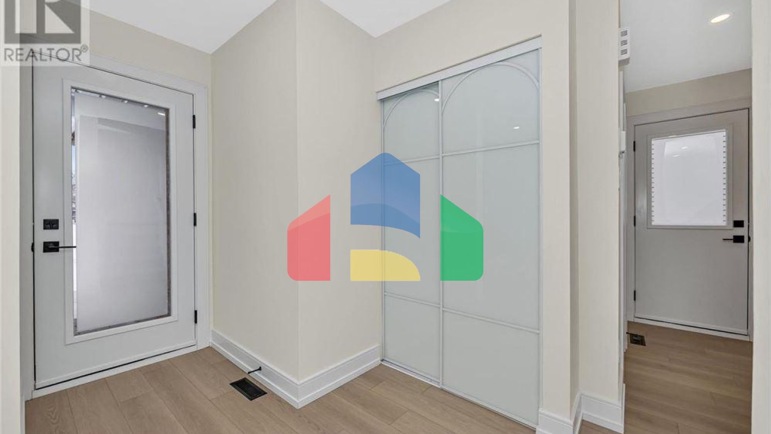 Residential - Single Family Home - Ottawa, Canada - Canada