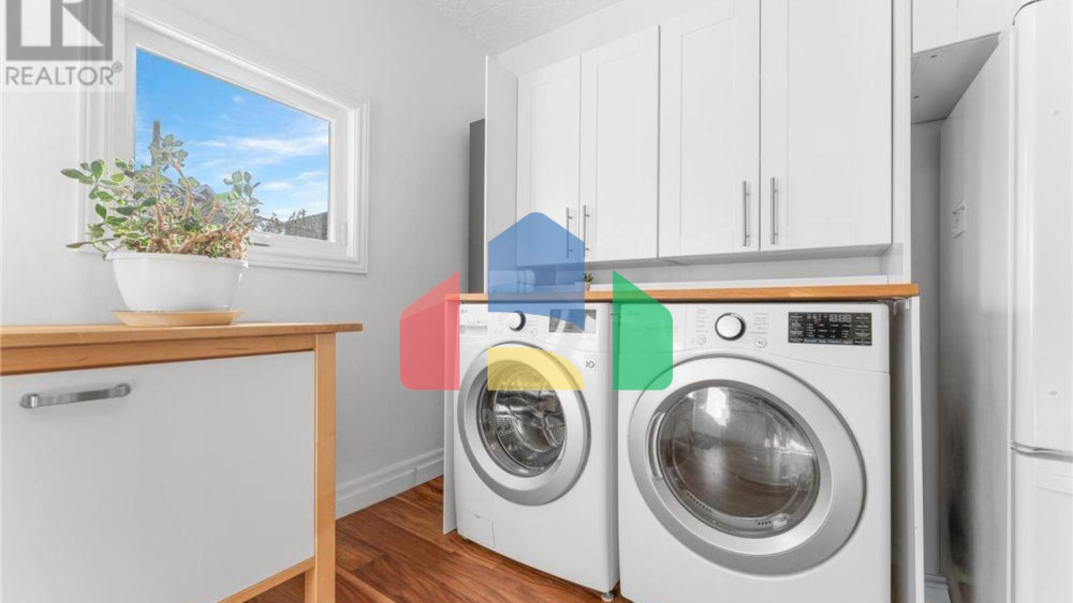 Residential - Single Family Home - Ottawa, Canada - Canada