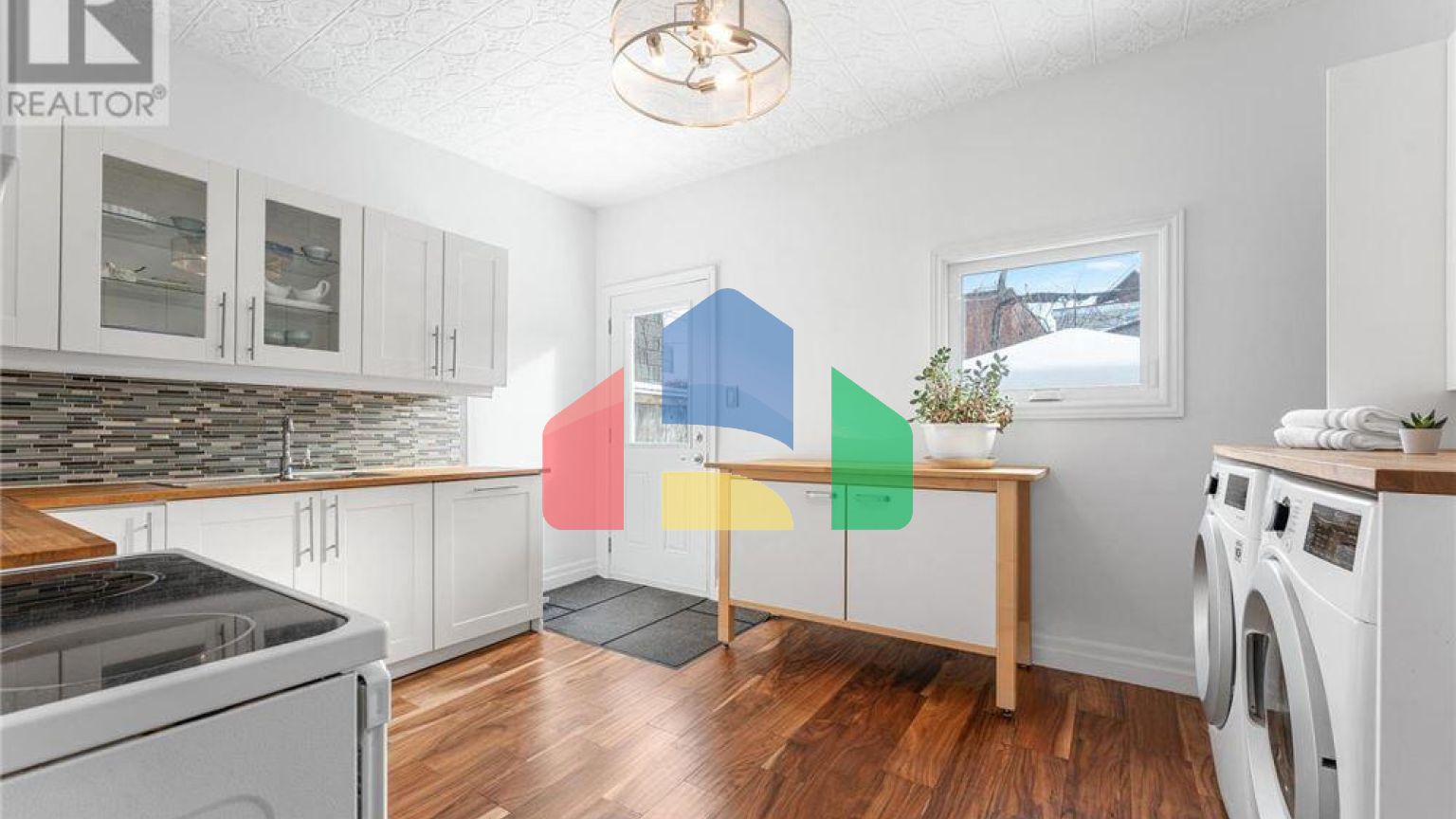 Residential - Single Family Home - Ottawa, Canada - Canada