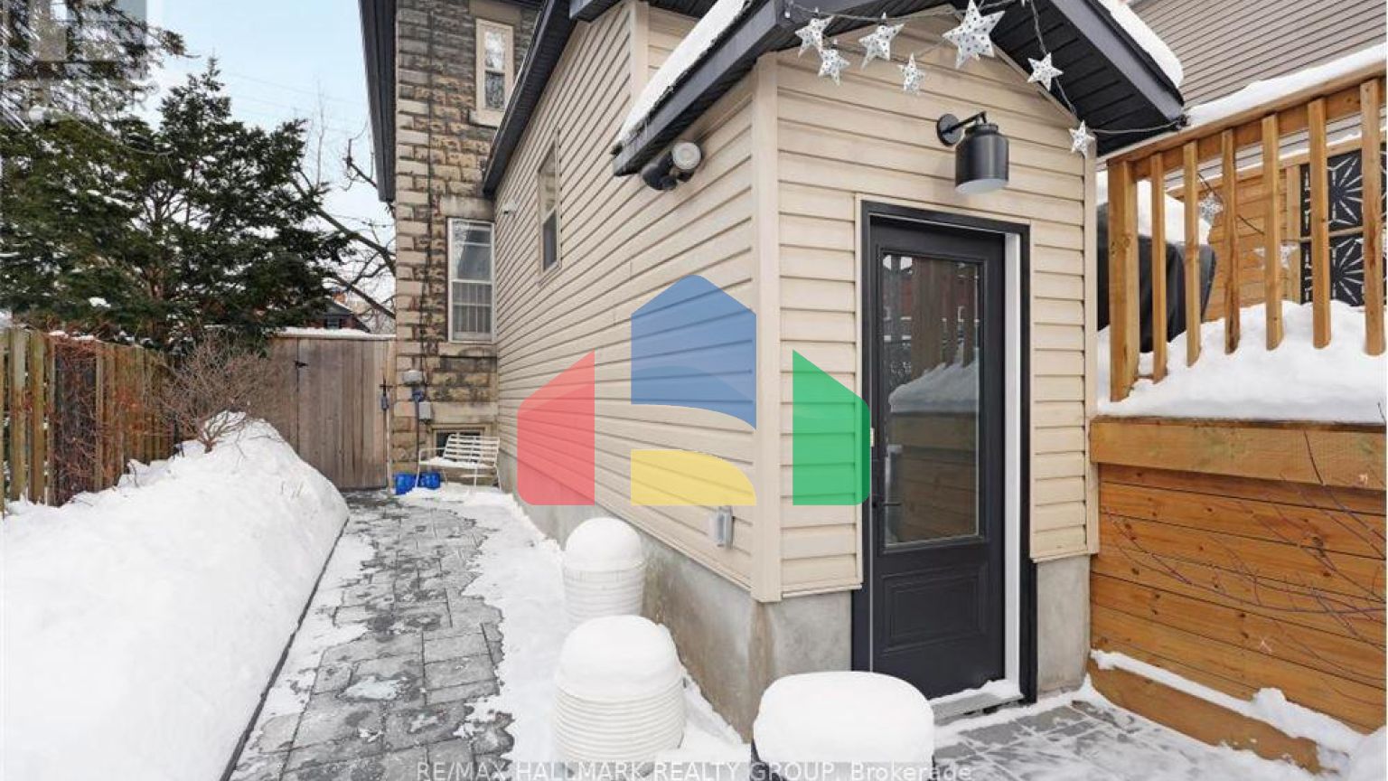 Residential - Single Family Home - Ottawa, Canada - Canada