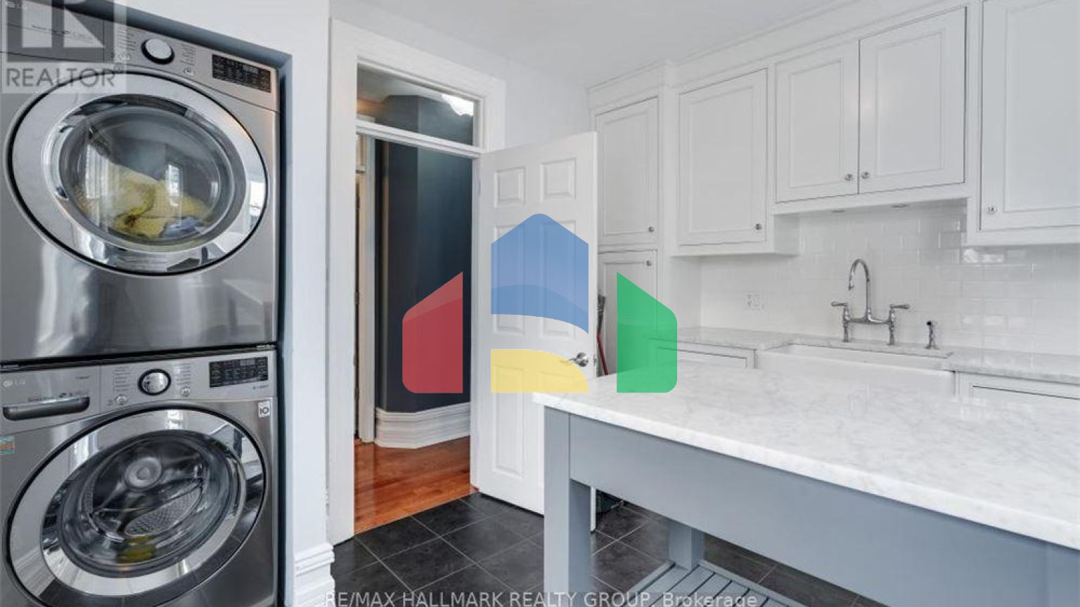 Residential - Single Family Home - Ottawa, Canada - Canada