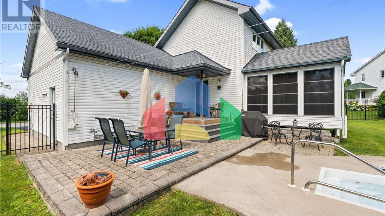 Residential - Single Family Home - Ottawa, Canada - Canada