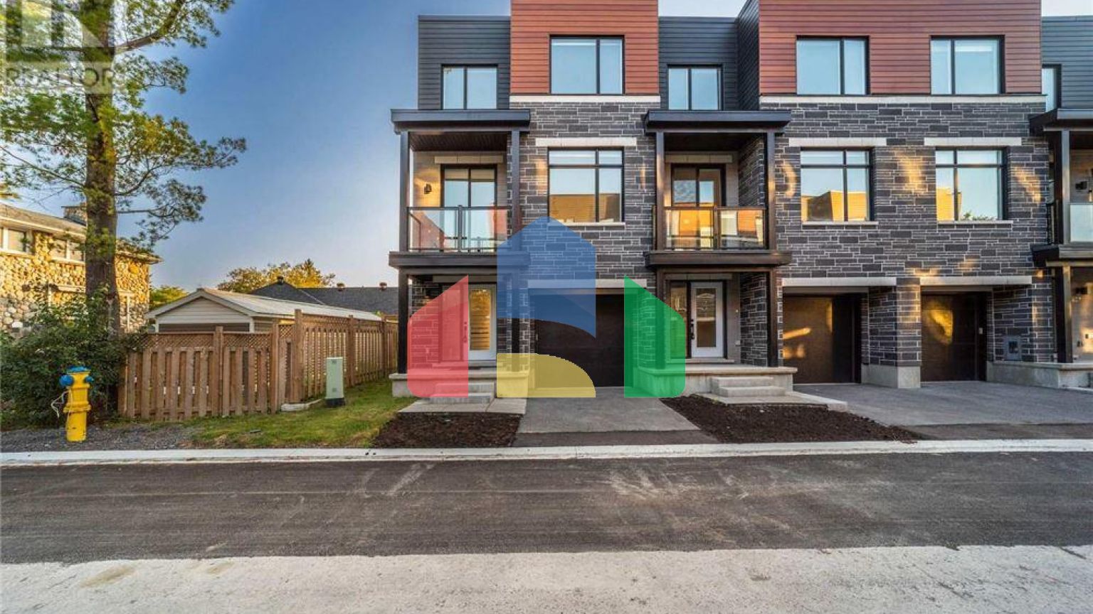 Residential - Single Family Home - Ottawa, Canada - Canada