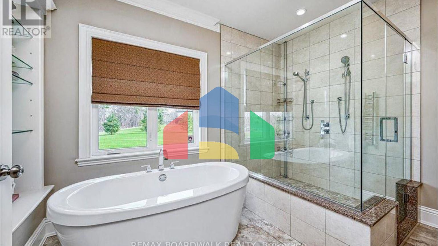 Residential - Single Family Home - Ottawa, Canada - Canada