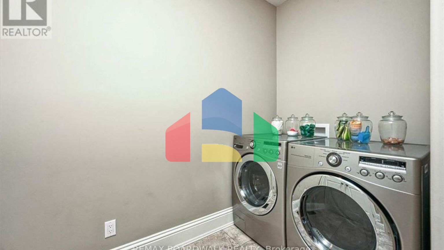 Residential - Single Family Home - Ottawa, Canada - Canada