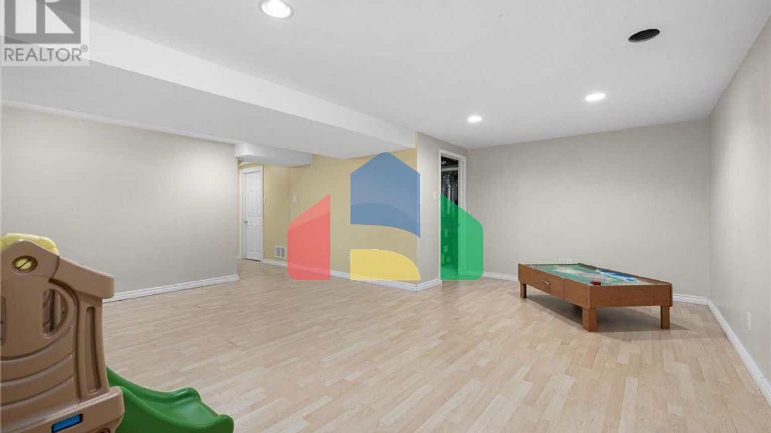 Residential - Single Family Home - Ottawa, Canada - Canada