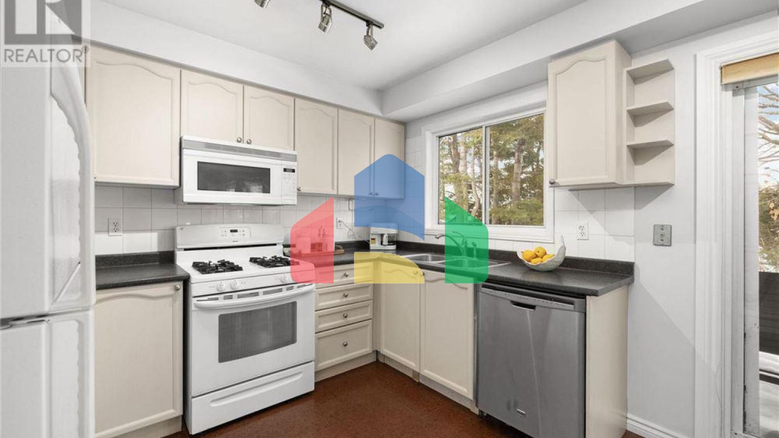 Residential - Single Family Home - Ottawa, Canada - Canada