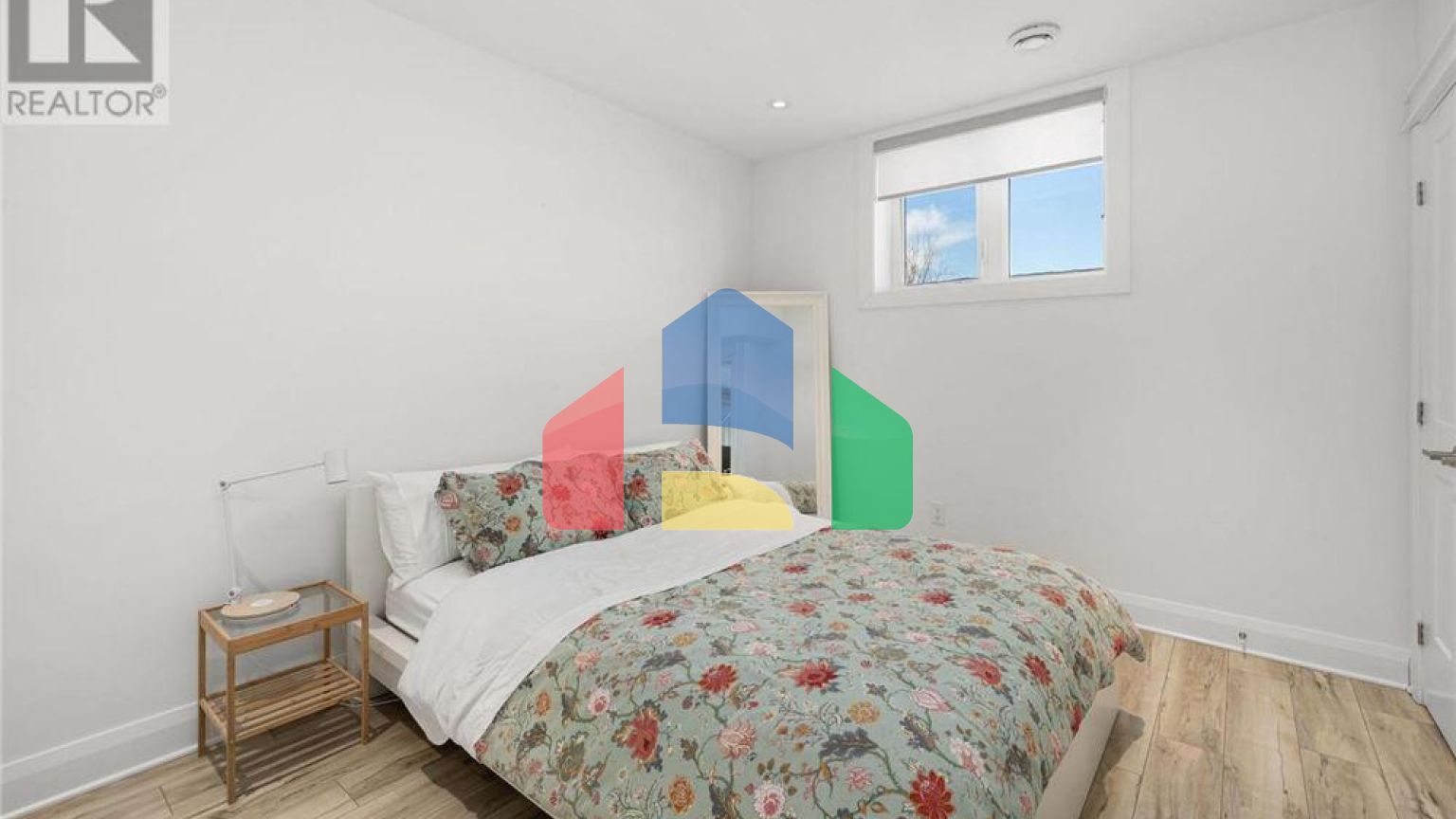 Residential - Single Family Home - Ottawa, Canada - Canada