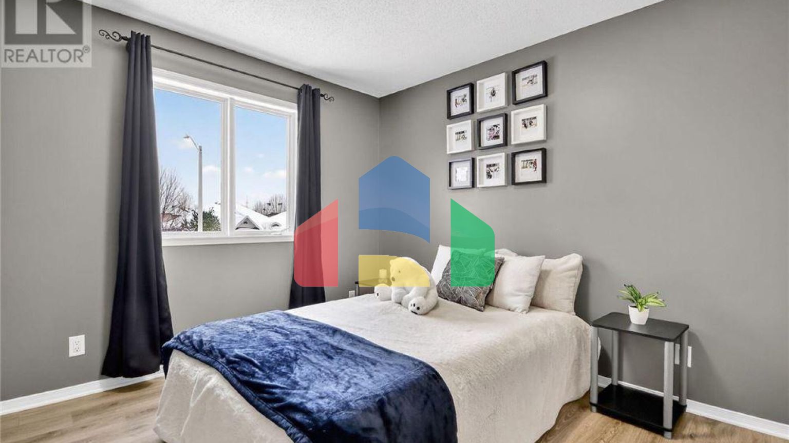 Residential - Single Family Home - Ottawa, Canada - Canada