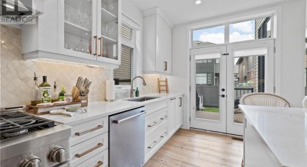 Residential - Single Family Home - Ottawa, Canada - Canada