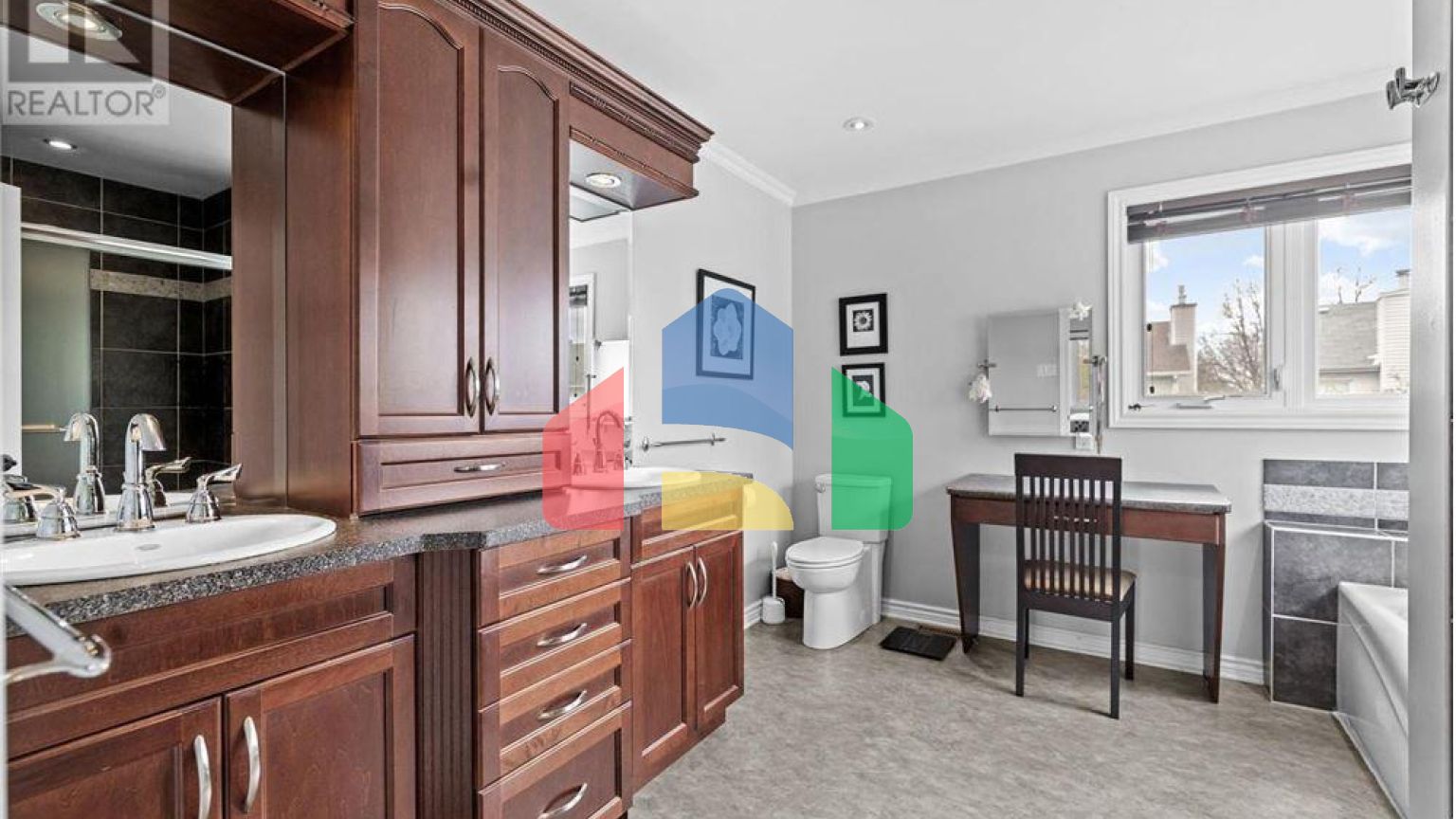 Residential - Single Family Home - Ottawa, Canada - Canada