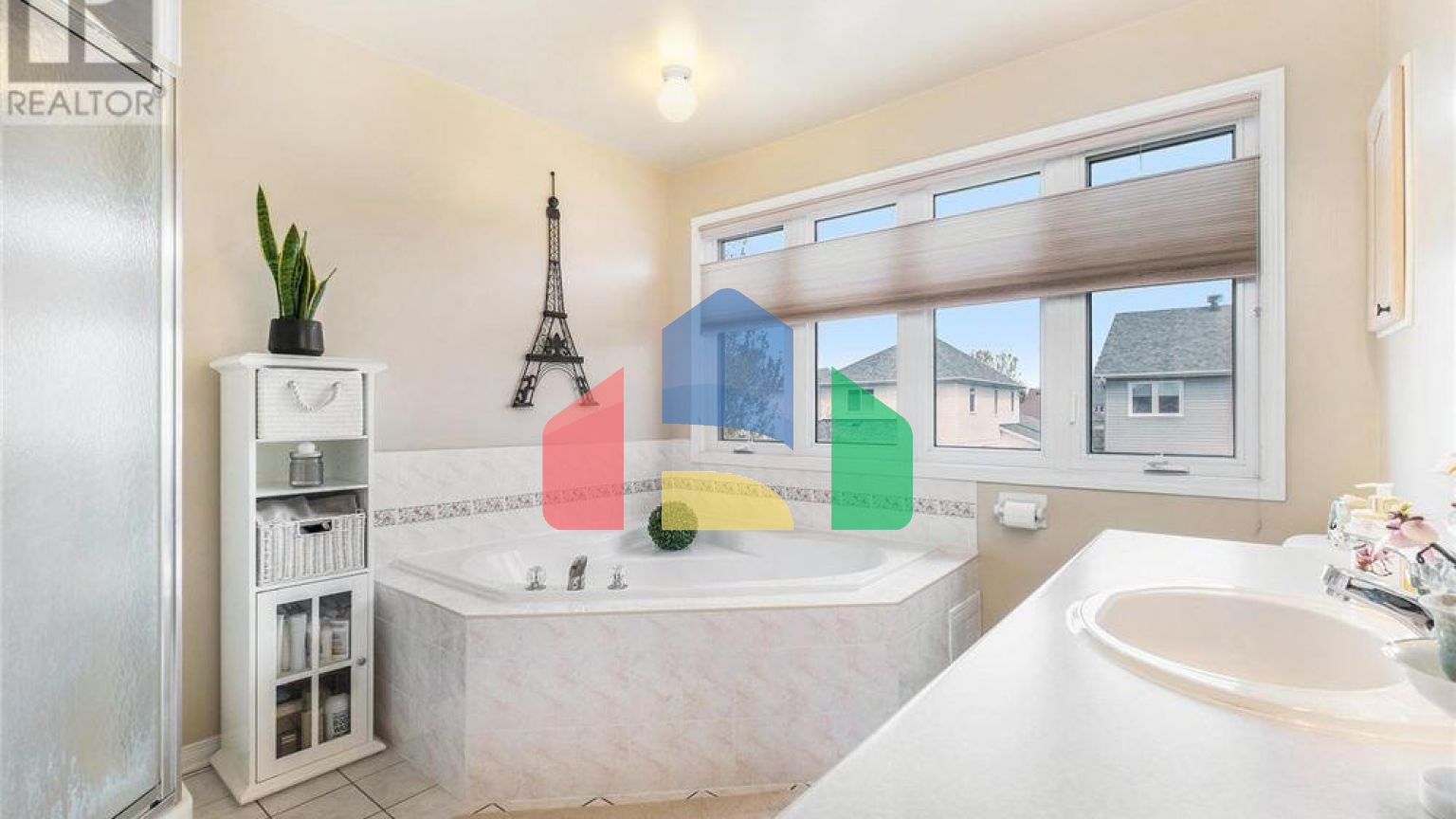 Residential - Single Family Home - Ottawa, Canada - Canada