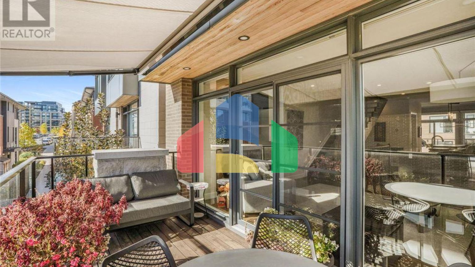 Residential - Single Family Home - Ottawa, Canada - Canada