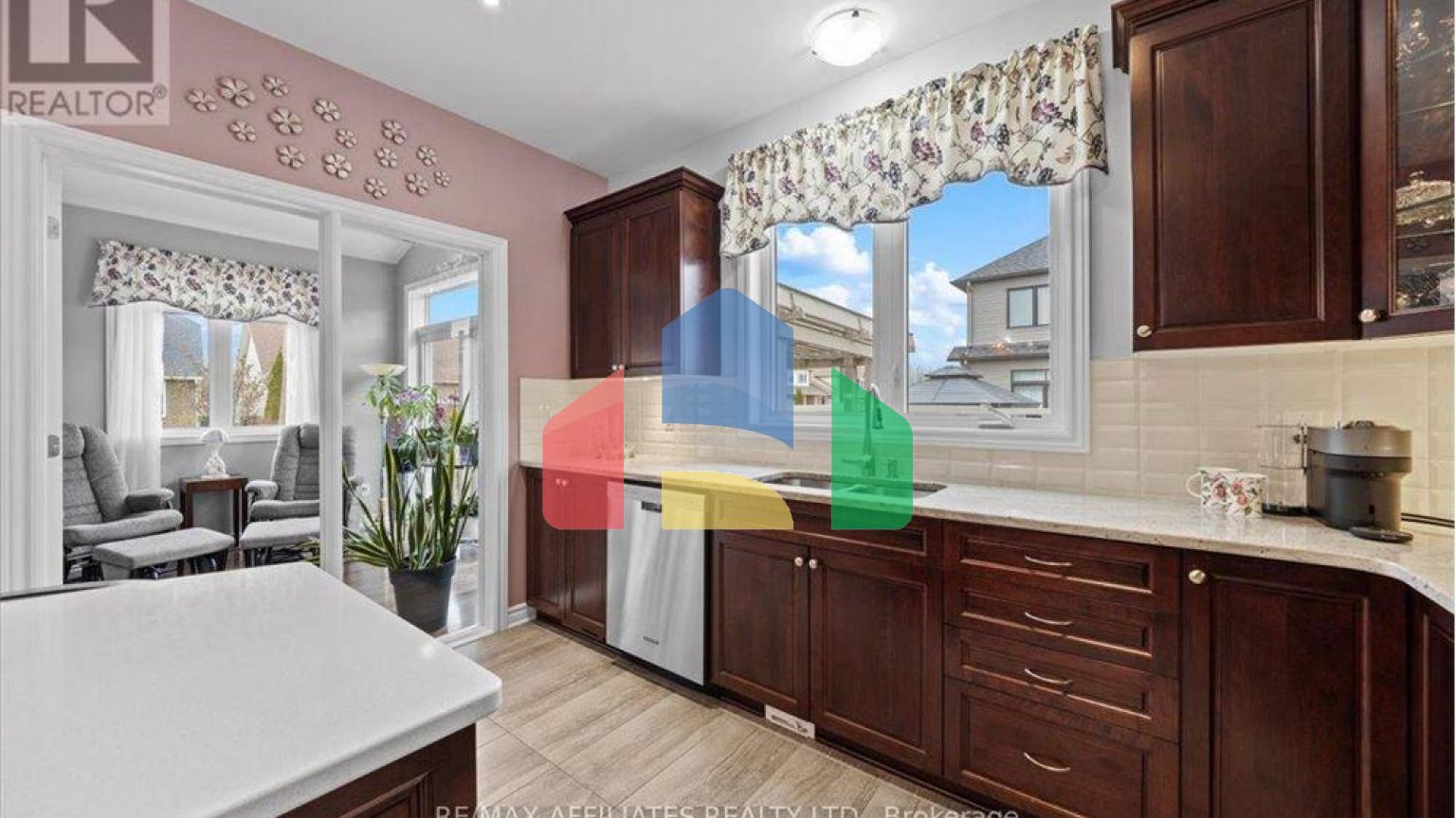 Residential - Single Family Home - Ottawa, Canada - Canada