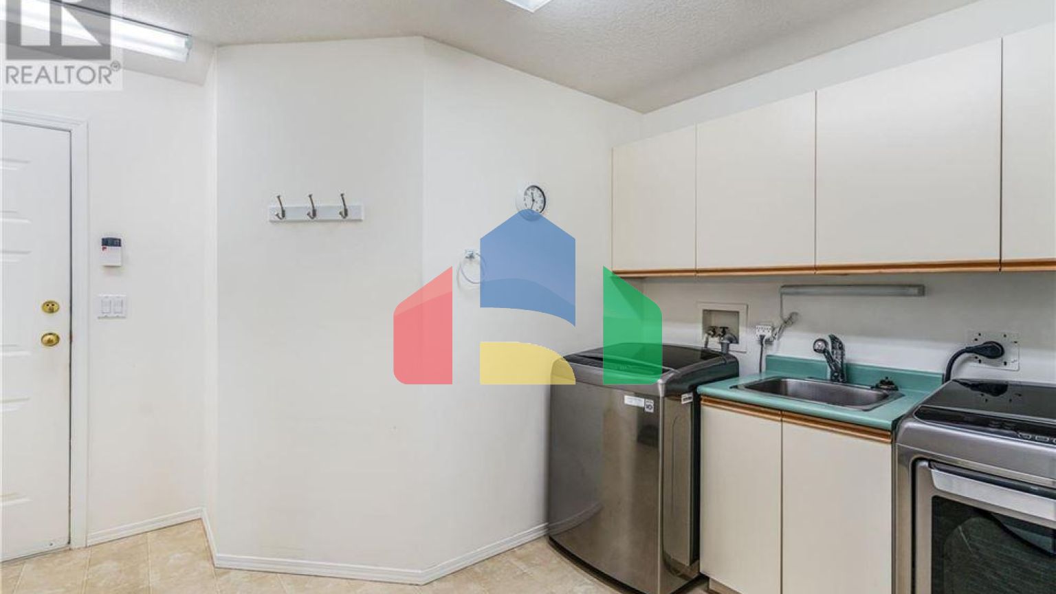 Residential - Single Family Home - Parksville, Canada - Canada