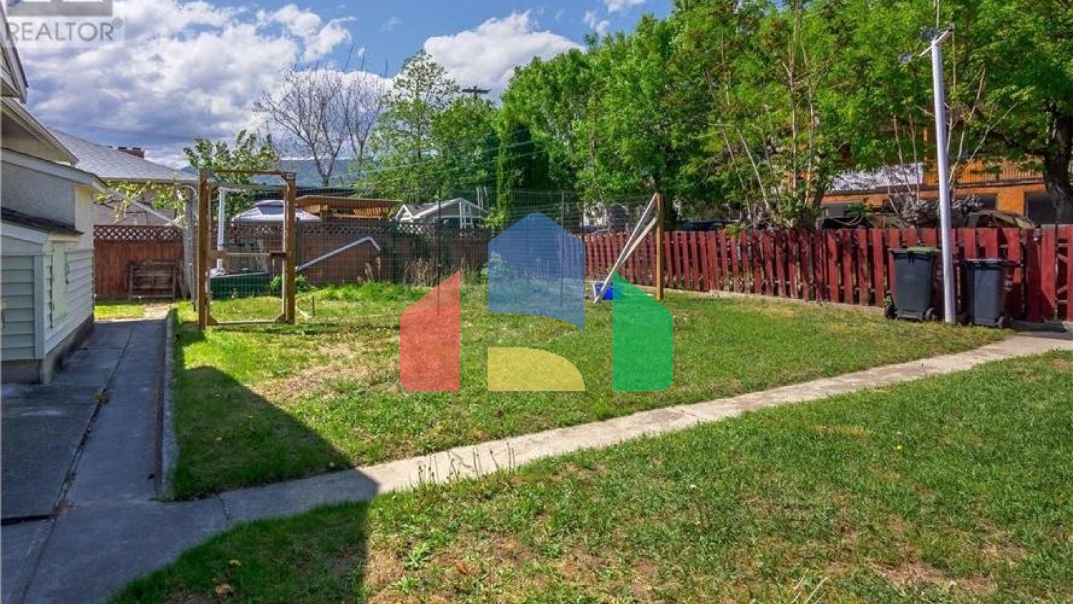 Residential - Single Family Home - Penticton, Canada - Canada