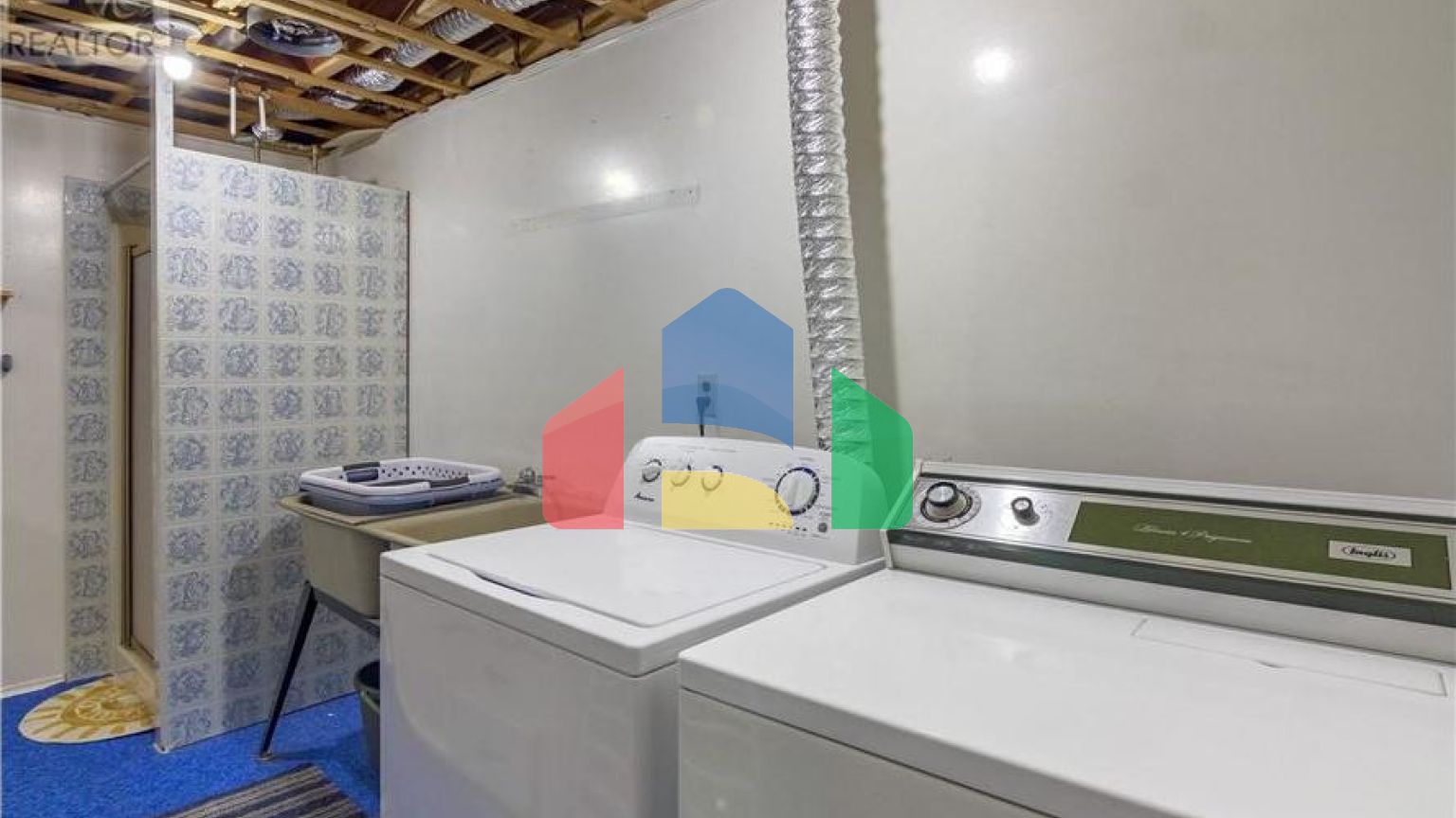 Residential - Single Family Home - Penticton, Canada - Canada