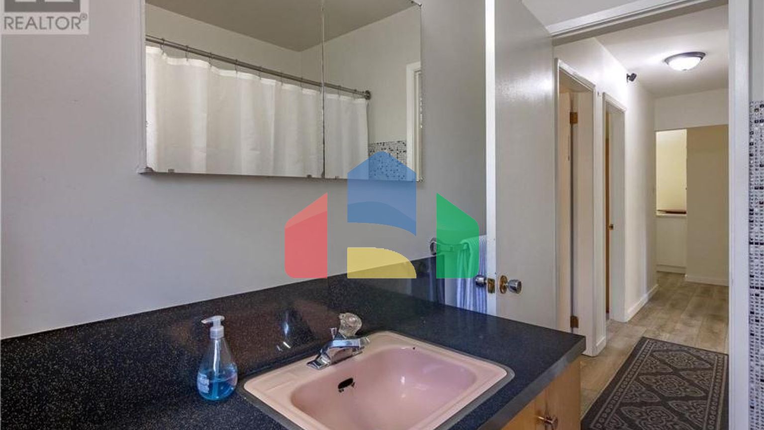 Residential - Single Family Home - Penticton, Canada - Canada