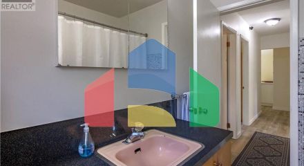 Residential - Single Family Home - Penticton, Canada - Canada