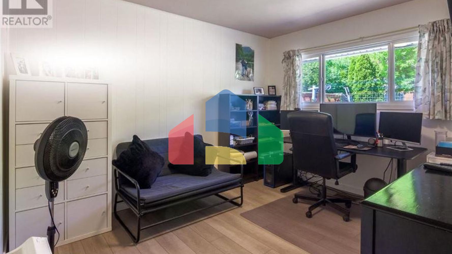 Residential - Single Family Home - Penticton, Canada - Canada