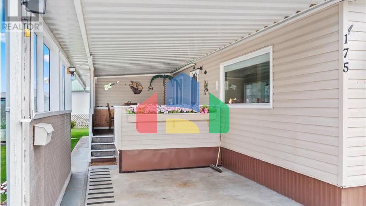 Residential - Single Family Home - Penticton, Canada - Canada