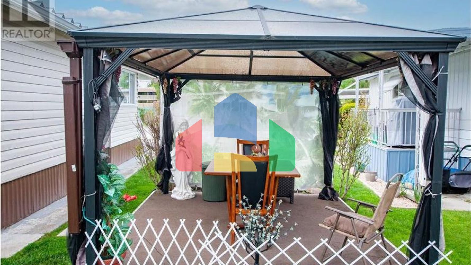 Residential - Single Family Home - Penticton, Canada - Canada