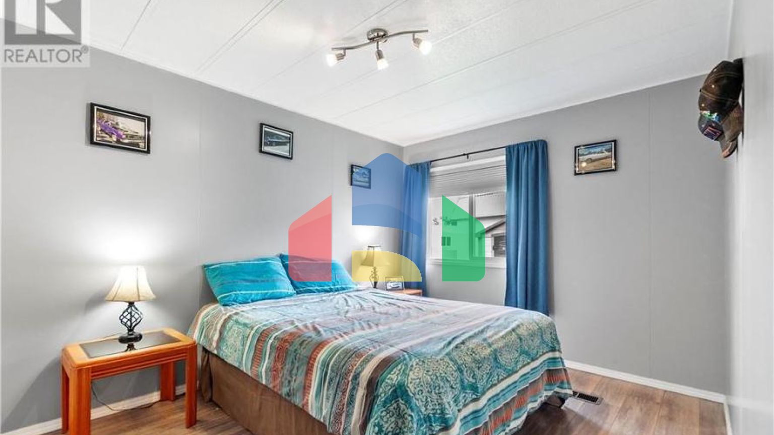 Residential - Single Family Home - Penticton, Canada - Canada