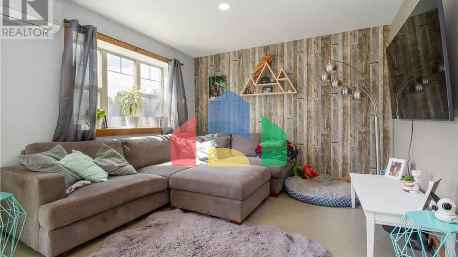 Residential - Single Family Home - Revelstoke, Canada - Canada