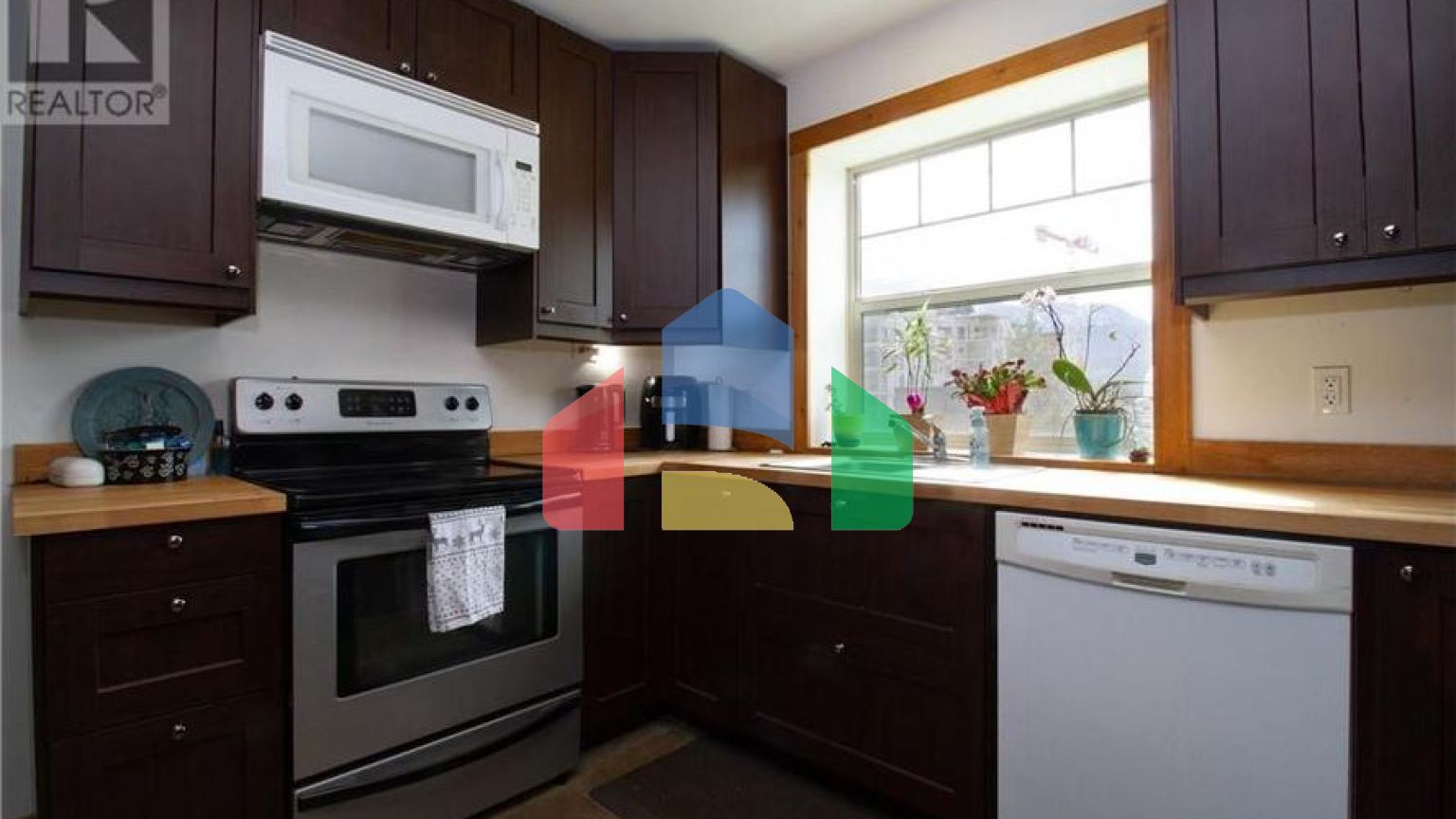 Residential - Single Family Home - Revelstoke, Canada - Canada