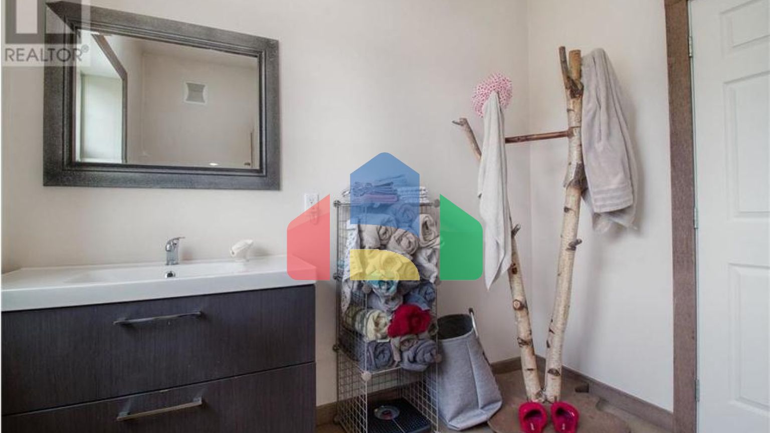 Residential - Single Family Home - Revelstoke, Canada - Canada