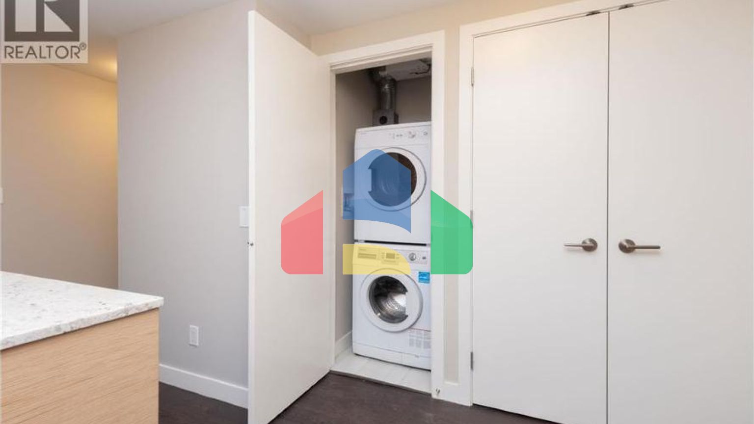 Residential - Single Family Home - Richmond, Canada - Canada